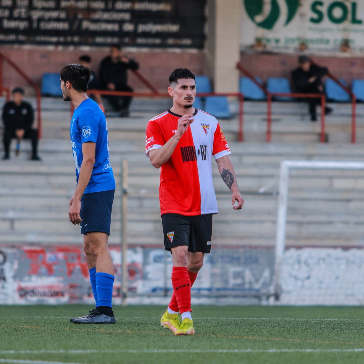 voltasport's tweet image. Alejandro Muñoz 𝐌𝐔Ñ𝐈 Delgado
📍 Montcada i Reixac, Bcn 7/7/2000
🟨🟥🟨🟥🟨🟥🟨🟥🟨
🏟️ Davanter
👕 #GironaFCB @ecgranollers #UELlagostera @SantCugatFC @UERubi 
Format al CD Montcada, UDA Gramanet, CE Mercantil, Sant Cugat FC, CF Damm, CE Sabadell i Girona FC, intens i ràpid.