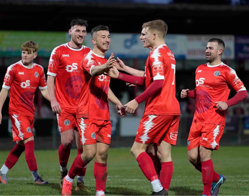 𝗠𝗮𝘁𝗰𝗵 𝗥𝗲𝗽𝗼𝗿𝘁 📝 

Mattie Buchan’s hat trick helped Bideford to a comfortable win over Bishops Cleeve on Saturday.

➡️ pitchero.com/clubs/bideford…

📸 <a href="/SeanGosling5/">Sean Gosling, Toby & Ted 🐶🐾</a> 

#ROBINS
