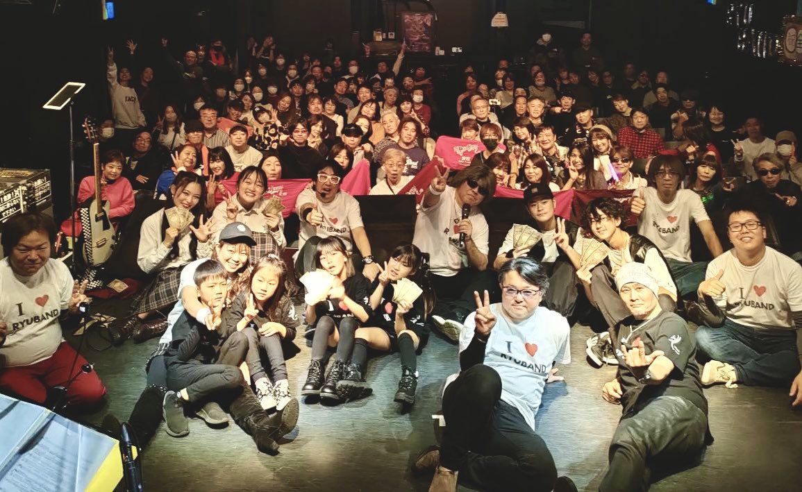 RYUCHAAN's tweet photo. 祝・完走🎊
RYUBAND全国ライブツアー2023
大阪ファイナルが昨日終わりコレにて全公演完走しました。
あとは省吾さんに『野球帽の君、よくやったなぁ』って楽屋に呼んで貰えたらこの伝説は完結です。
まだかなぁ、まだかなぁと待っときます笑笑
#浜田省吾トリビュートバンド
#浜田省吾
#RYUBAND https://t.co/X2XBU7Z2l1