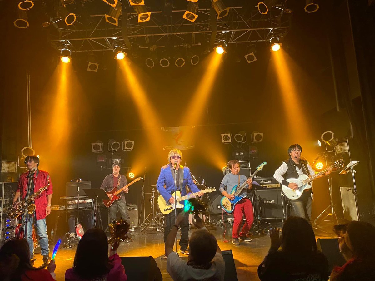 RYUCHAAN's tweet photo. 祝・完走🎊
RYUBAND全国ライブツアー2023
大阪ファイナルが昨日終わりコレにて全公演完走しました。
あとは省吾さんに『野球帽の君、よくやったなぁ』って楽屋に呼んで貰えたらこの伝説は完結です。
まだかなぁ、まだかなぁと待っときます笑笑
#浜田省吾トリビュートバンド
#浜田省吾
#RYUBAND https://t.co/X2XBU7Z2l1