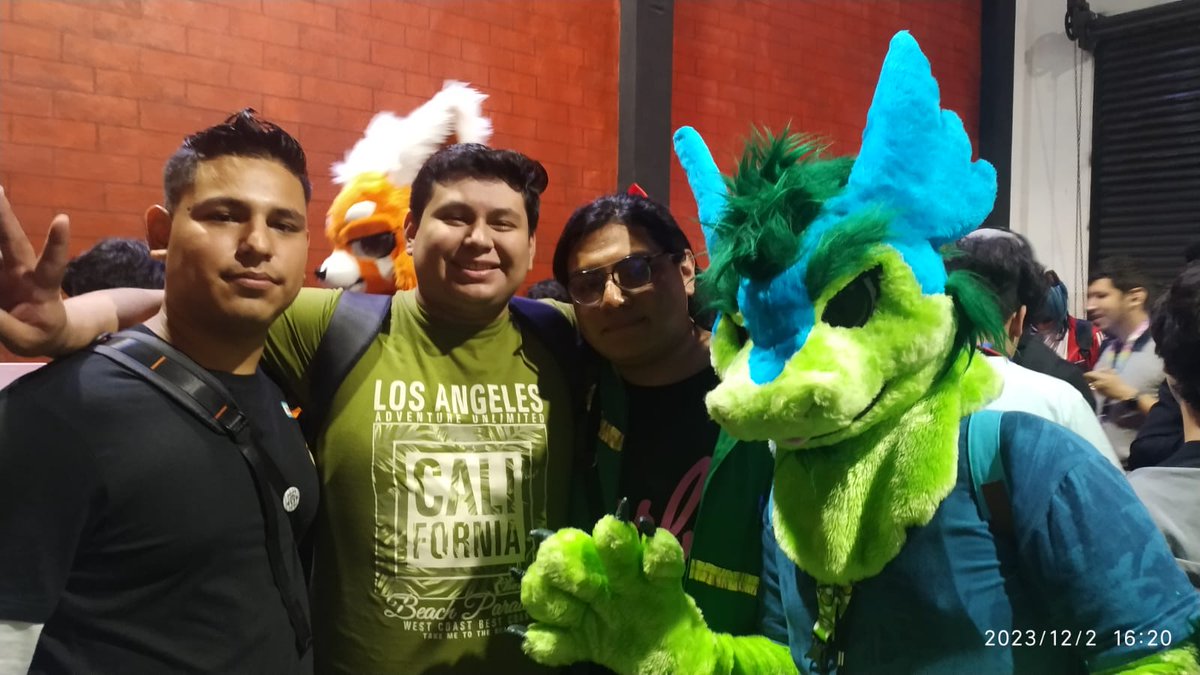 Yoshpper's tweet image. Con los furros del Nuevo Nuevo León 🐊
