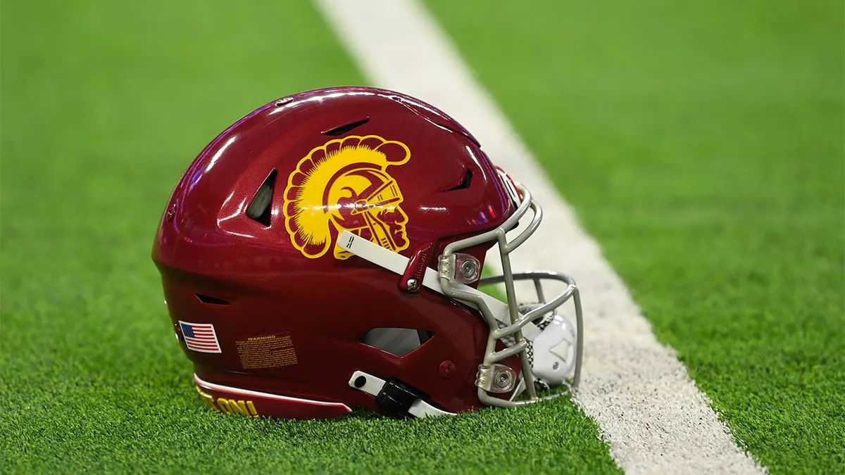 Blessed to receive an Offer from @uscfb✞ @CoachDee_USC @ChadSimmons_ @coachdowns_gary