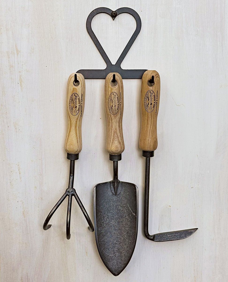 finegardening's tweet photo. Gift Idea for Gardeners! Check out these amazing products from @GardenArtisansllc. See and buy now: https://t.co/dx6Js8Shb1
What you're seeing:
- Burlington Steel Garden Trellis
- Artemis Fiberstone Pots
- Wooden Garden Trugs
- DeWit Tool Set
#sponsored #FGHolidayGiftGuide https://t.co/1XTHlskTmr