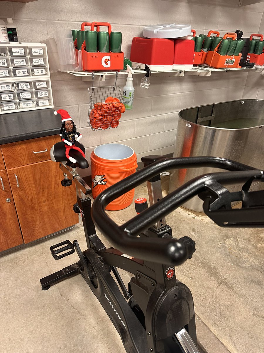 snoop getting some active recovery in today