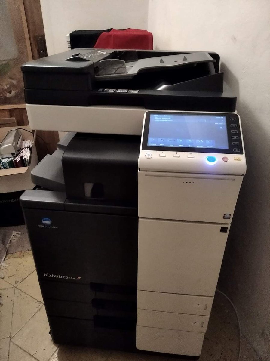 CAS_anarchy's tweet image. Máme novou tiskárnu! Touto cestou bychom chtěli poděkovat všem našim příznivcům a především naším členům a členkám, kteří přispěli ve sbírce. Podařilo se vybrat jak na tiskárnu, tak na barvy a papíry. Bude tak možné tisknout nejen naše brožury, ale i další anarchistický tisk.