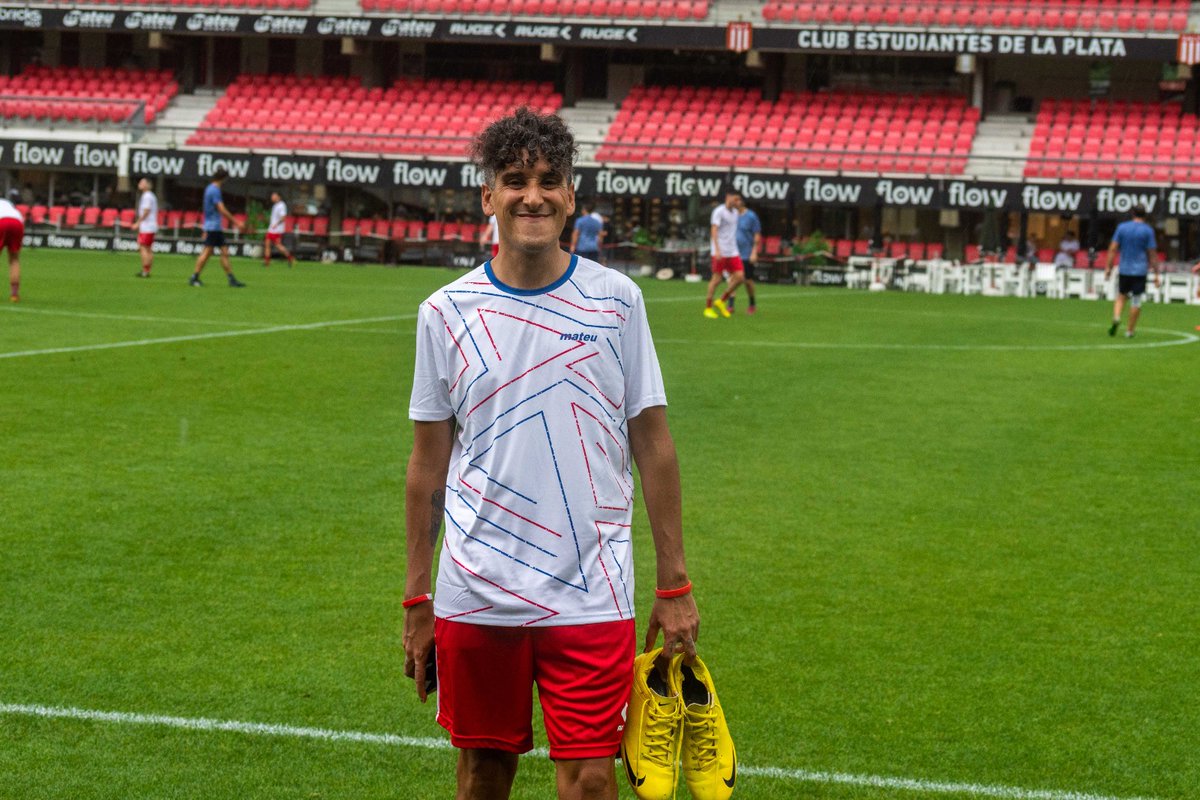 fgt70's tweet photo. #EDLP Llegó el primero para 2024! Edwin Rodriguez, mediocampista hondureño de 24 años, paso la prueba y firmara contrato por 2 años. Fue acercado por la representación de Pedro Troglio quien lo dirigió en Olimpia de Honduras. Nueva apuesta para el pincha. https://t.co/rtjWhBFZpr