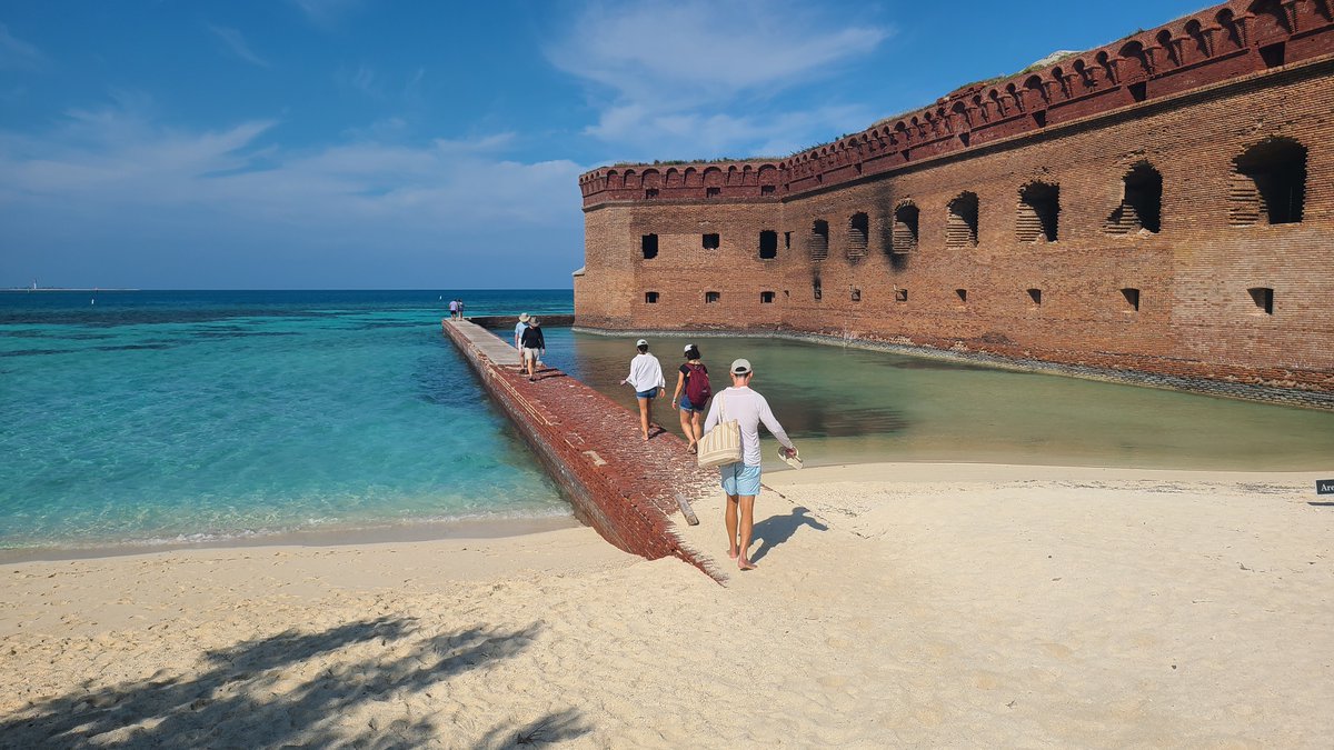 CharleyPearson's tweet photo. #DryTortugas https://t.co/oF0URbcWqg
