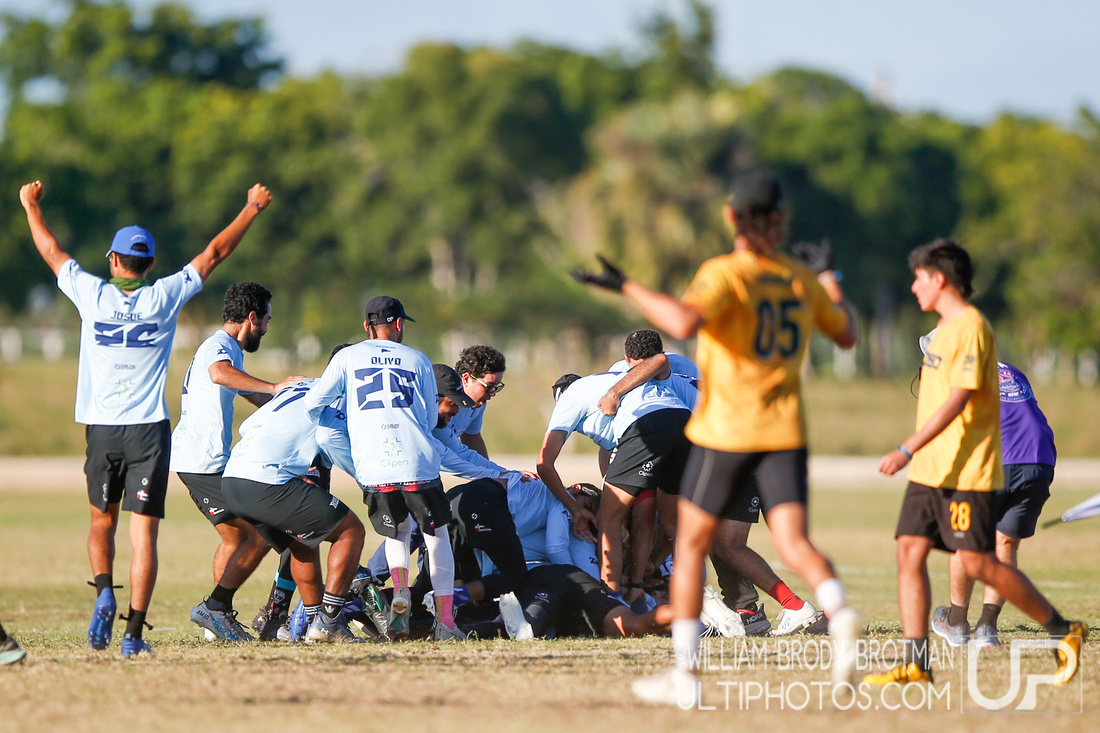 ICYMI: PAUC 2023 is a wrap! Full highlights from Saturday's finals are UP: ultiphotos.com/pauc/2023/high…
...with more full coverage to come! 

Photos by @jeffbellphoto, <a href="/WilliamBrotman/">Brody</a>, Jon Hayduk, @sandycanetti

<a href="/CUTCamps/">CUT Camp</a>, <a href="/WorldFlyingDisc/">World Flying Disc Federation (WFDF)</a>, <a href="/wfdf_pauc/">PAUC</a>