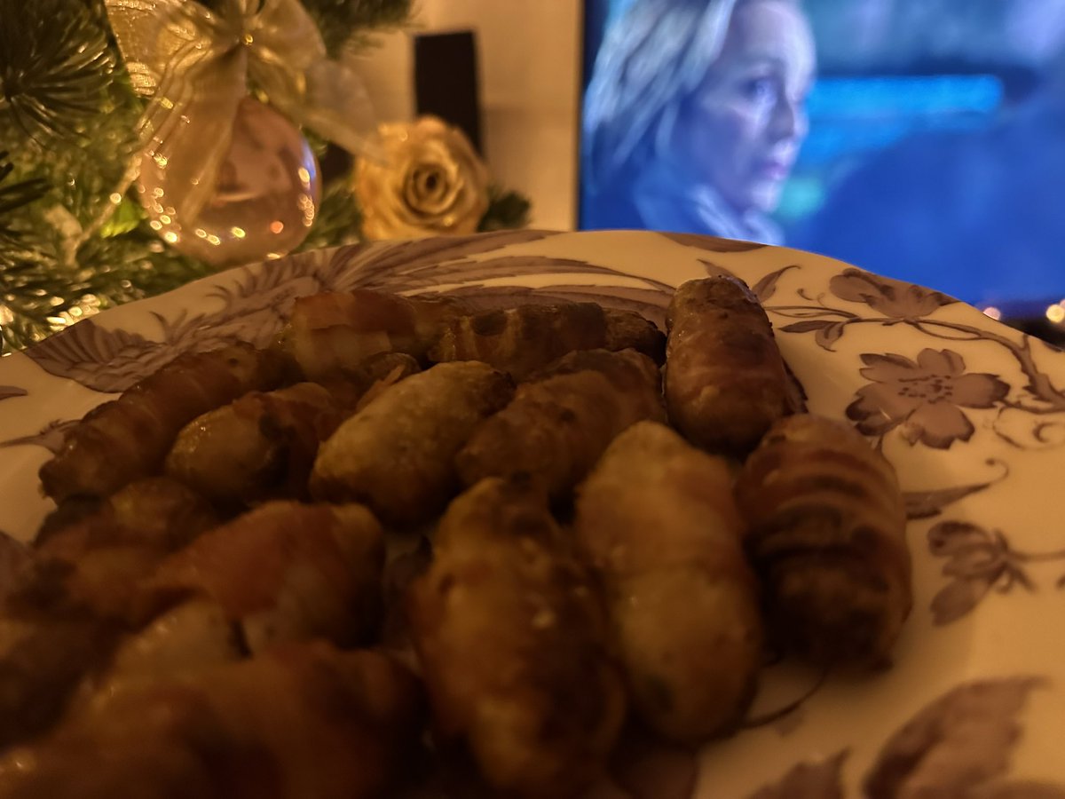 medi050505's tweet image. Slow Horses and pigs in blankets afternoon here. 👌#perfectMonday