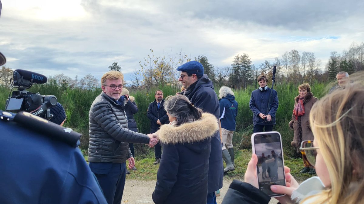 BrosseAnthony's tweet photo. Heureux d’accueillir @MFesneau, dans le #Loiret en forêt de #Sennely, à l’occasion de la signature de 9 Schémas Régionaux de Gestion Sylvicoles (SRGS) dans le cadre de la stratégie de renouvellement forestier voulu par le @gouvernementFR.
#Forêt #filièreBois https://t.co/URHV6a2uuz