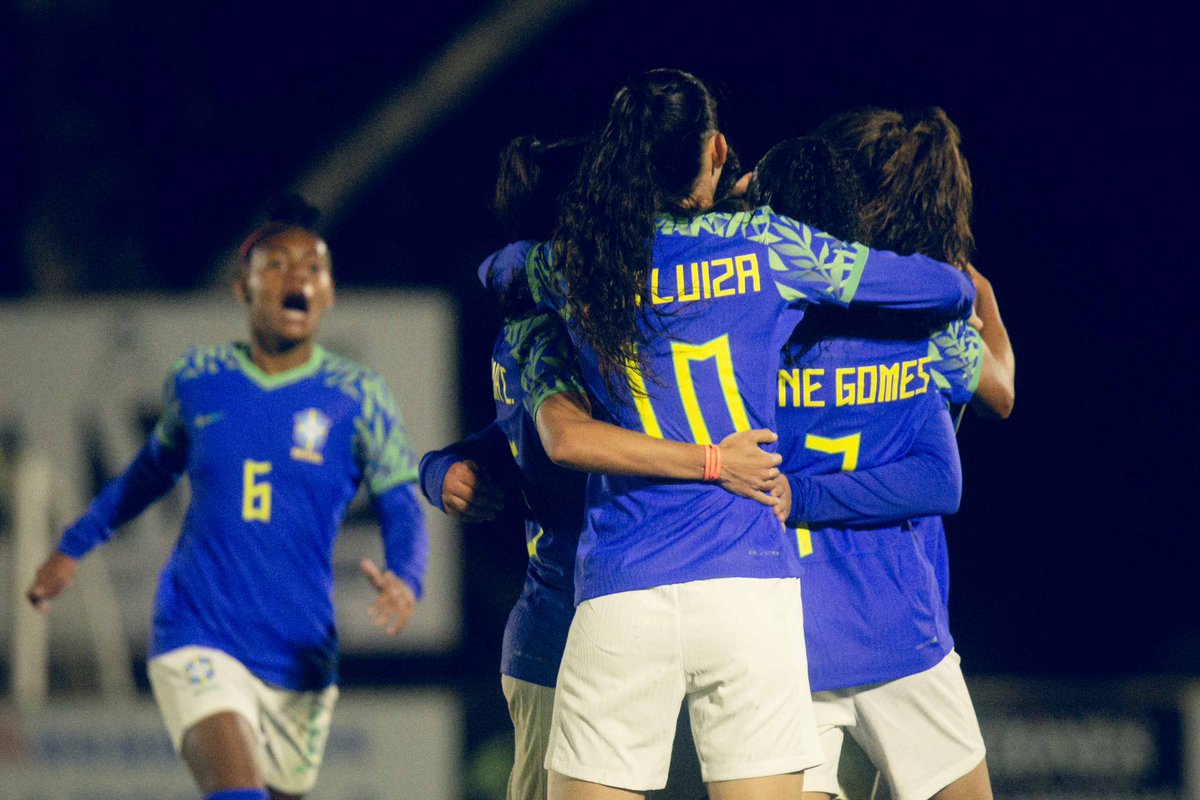 SelecaoFeminina's tweet photo. EMPATE NA RAÇA! 💪🇧🇷

Após sair atrás no placar, buscamos o empate contra a França com gol da Pietra! Encerramos assim os amistosos de dezembro da #SeleçãoFemininaSub20. Valeu, meninas! Orgulho da nossa base!

📸 Adriano Fontes/CBF https://t.co/Uk2lQPOxWp