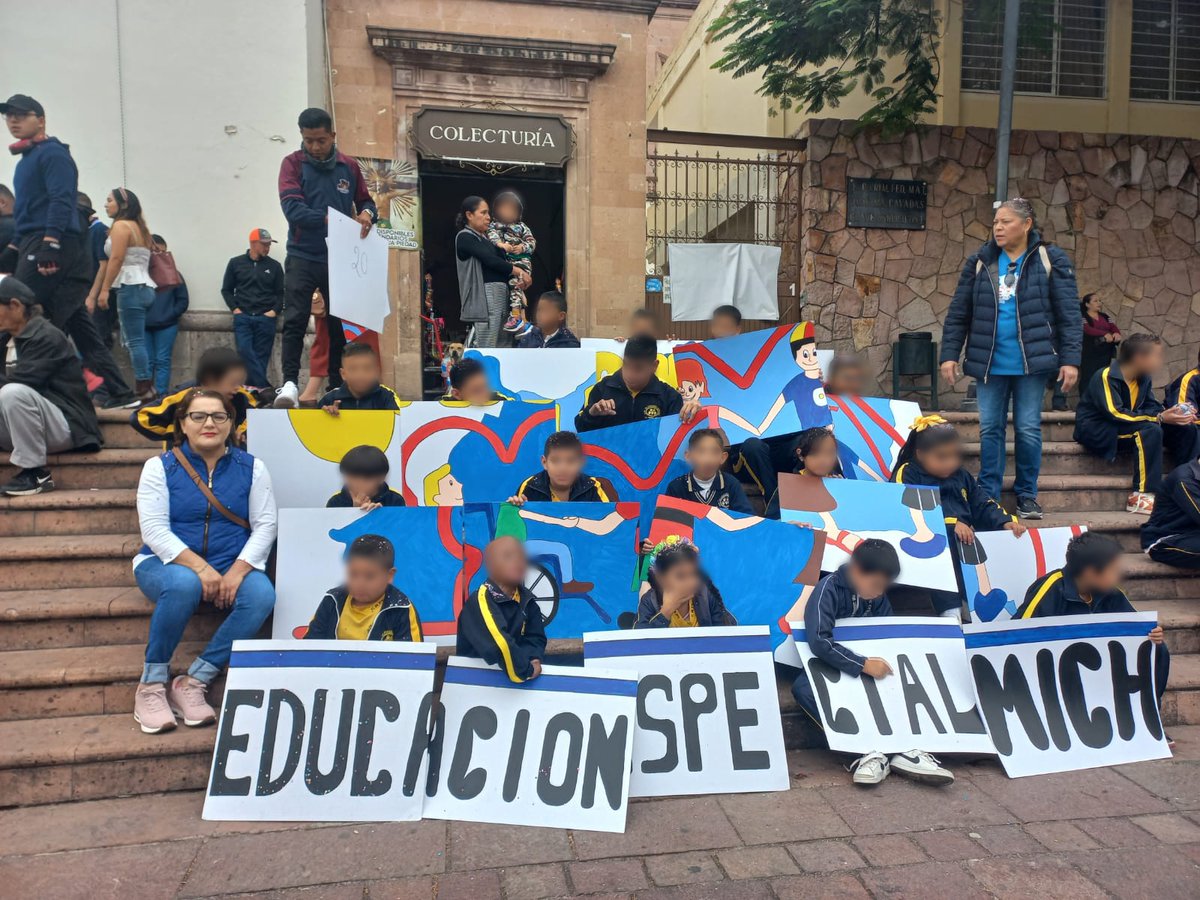 CEDHMichoacan's tweet photo. Personal de la Visitaduría Auxiliar de La Piedad participó en el evento realizado con motivo del Día Internacional de las Personas con Discapacidad, en el Centro de Atención Múltiple La Piedad (CAM) #CEDHContigo   #CEDHMichoacán https://t.co/XxhbdS48jX