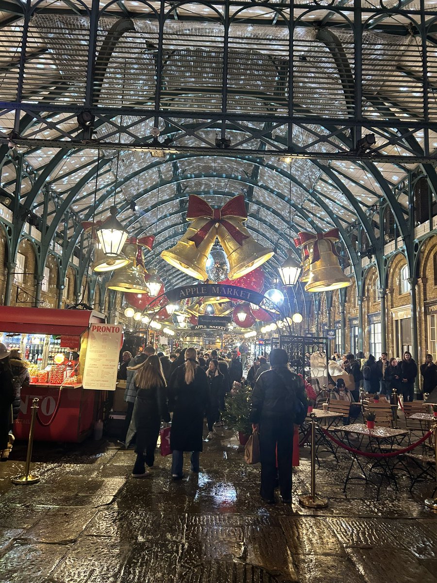 Had a fab day at the NHS Check conference at King’s College London- lots of interesting and important discussions about NHS workforce wellbeing, followed by a quick trip to Covent Garden on the way back too!🎄 <a href="/SocSciHealth/">SAPPHIRE research</a> <a href="/NHSCHECK1/">NHS CHECK</a>