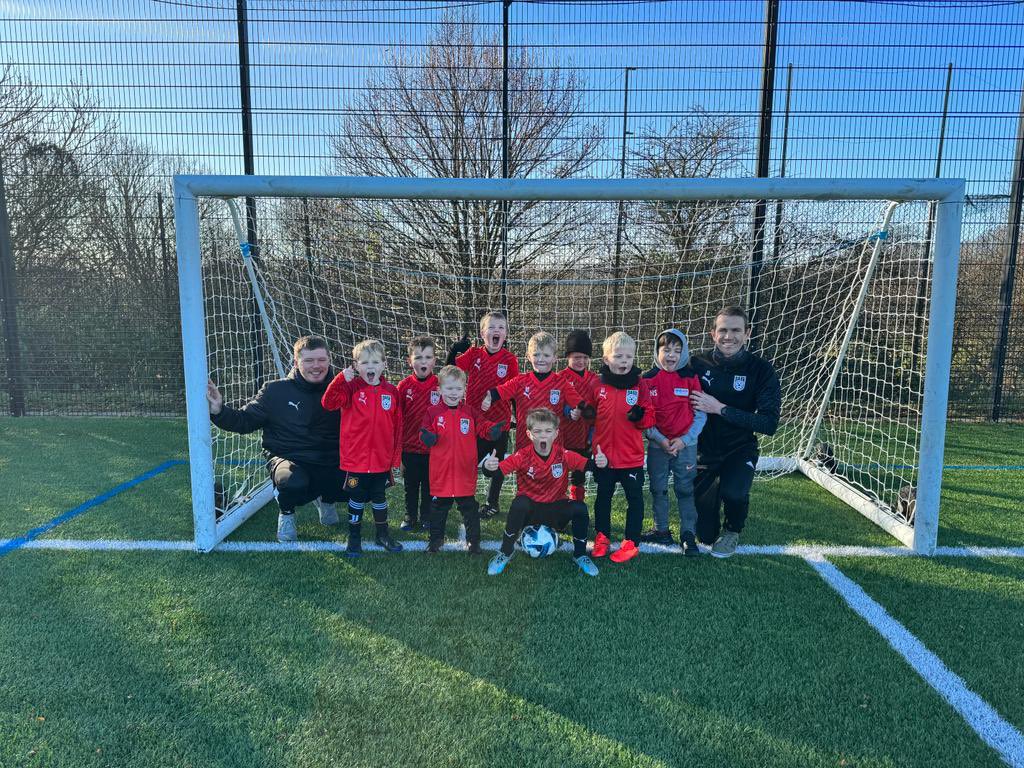 DaSHJFC's tweet photo. A massive thank you to @apexfootball for the mini tournament on Saturday. 

Although the results didn’t go our way, the boys had a great time and gained some invaluable experience. 

Well done to all the boys, and a special mention to Oscar for scoring ⚽️

⚫️🔴⚫️🔴

#wearedash https://t.co/mRp0ntLIjC