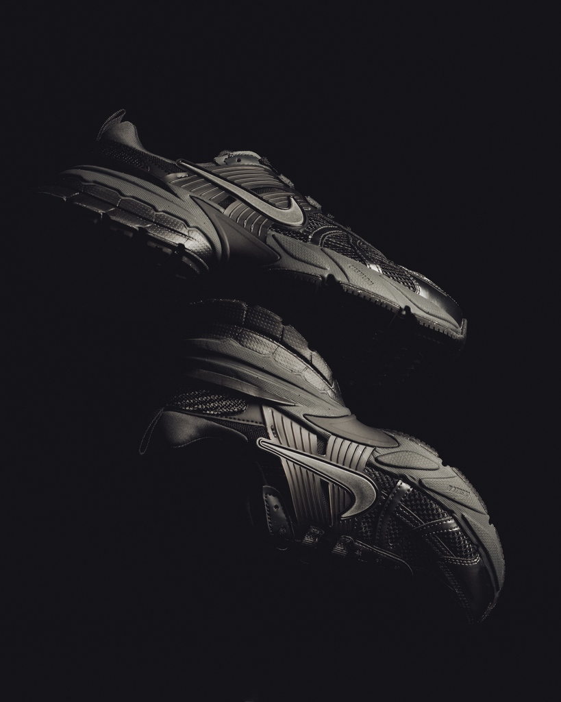 AFEWSTORE's tweet image. SHOP LINK ➡️ l8r.it/huFm

This shoe merges retro with the future. The V2K combines the beloved features of the Vomero in an early '80s running catalog-inspired look. 
⁠
Now available!⁠
⁠
#afewstore #nike #nikerun #run #nikev2k⁠
⁠