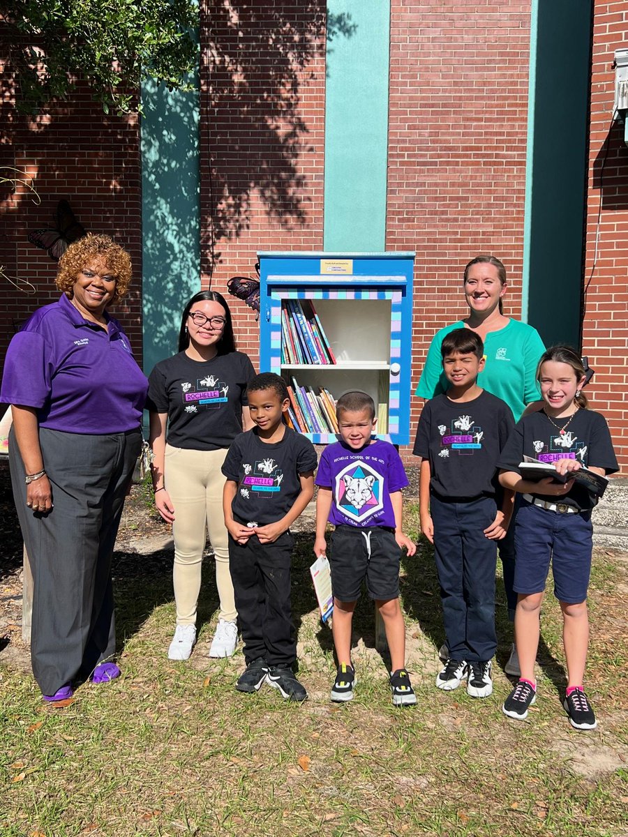 CreativeContInc's tweet image. We're proud of the latest addition to the Rochelle SOTA campus in Lakeland. This new Creatively Built Little Library offers a place for readers to take a book or leave one for others to enjoy. 

#LittleLibrary #RochelleSOTA #BuildingforArts #BuildingforEducation #CreativelyBuilt