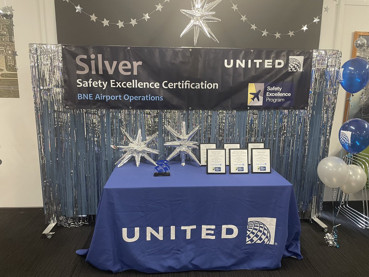 JohnK_UA's tweet image. Congratulations #TeamBNE @UnitedSafetyTo1 @BaldeviaEilis on #SilverSafetyExcellence 🦺✈️🎉🎊@AOSafetyUAL @DJKinzelman @sam_shinohara @lilleys62 #SafetyBNEownsIt