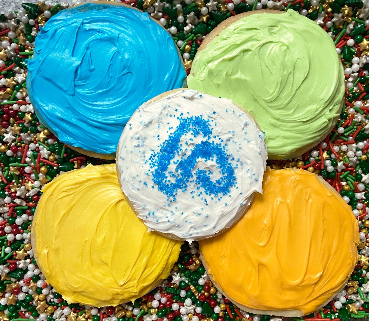 adaptecsolution's tweet image. Did you hear it's #NationalCookieDay? Here’s our take at celebrating with cookies representing our four business verticals!
🟡 Industrial Automation
🔵 Warehouse Automation
🟢 Material Handling
🟠 Lifecycle Services
#industrialautomation #warehouseautomation #mth #service