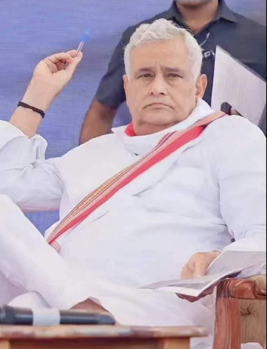 जनता को जनता हितार्थ कार्य करने वाला जनता हितों को सर्वोपरि रखने वाला व्यक्ति मुख्यमंत्री पद पर चाहियें एक संघर्षशील व्यक्ति के हक के साथ कुठाराघात नही होना चाहिए इसलिय हमे CM के रूप में <a href="/DrKirodilalBJP/">Dr. Kirodi Lal Meena</a> जी चाहिये.
#किरोड़ी_लाल_सीएम_बनाओ