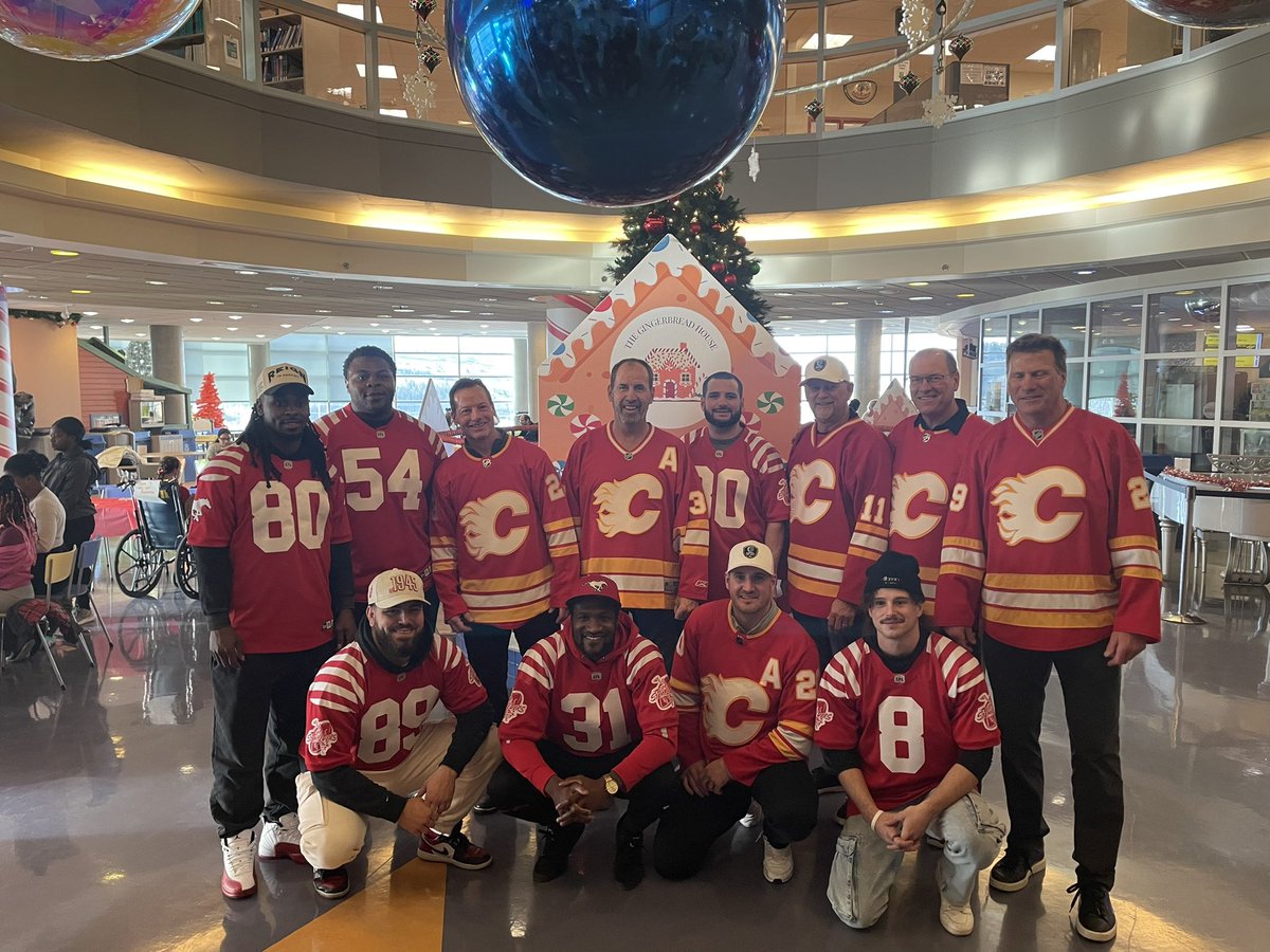 We had so much fun today making a pre-Christmas visit to kids at the Alberta Children’s Hospital with our friends <a href="/AlumniFlames/">Flames Alumni</a> 🔥