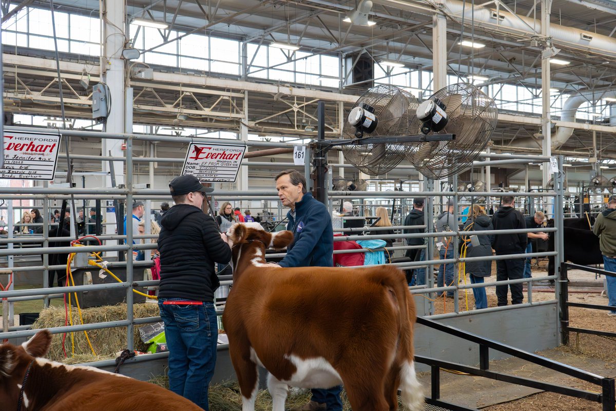 ChambersForIN's tweet image. Had a great time chatting with Hoosier farmers and ranchers at the @INBeef Hoosier Beef Congress this past weekend. 

As the former chairman of the @IndyStateFair, it's always good to be back on the grounds!

#TeamBrad #Indiana
