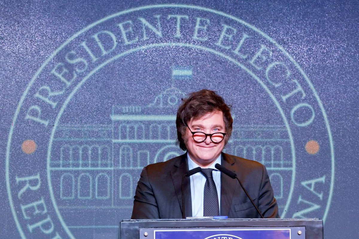 «Milei appartiene alla stessa famiglia politica liberale, mercatista e autoritaria di chi ci ha già governato in passato, dittatura compresa». La mia intervista al sociologo Pablo Semán sul neoeletto presidente argentino per <a href="/ilmanifesto/">il manifesto</a> --> ilmanifesto.it/il-mileismo-e-…