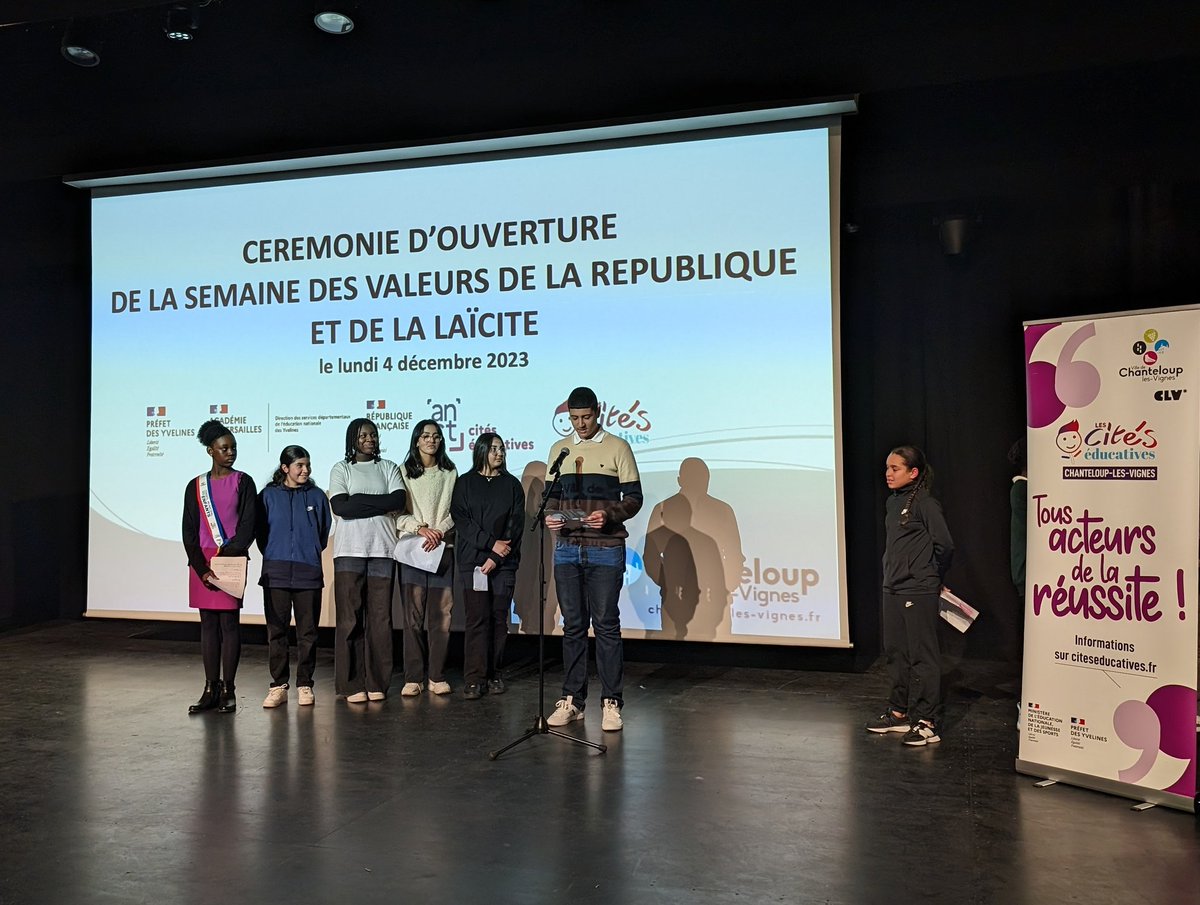 Prefet78's tweet photo. Liberté, égalité, fraternité, mais aussi laïcité ! 

"La France, c'est un pays de personnes d'origines diverses, portant des cultures, des religions et des identités différentes, qui toutes ensembles ont décidé de s'associer autour de valeurs communes pour faire Nation. La laïcité est notre mode d'organisation de cette diversité." 🗨️Pascal Courtade. 

Dans le cadre de la semaine de la #laïcité, Pascal Courtade, préfet délégué pour l'égalité des chances, participe à la cérémonie d'ouverture de la semaine des valeurs de la République et de la laïcité à Chanteloup-les-Vignes. En présence de Catherine Arenou, maire de @ChanteloupLV et Stéphane Caron, directeur académique adjoint des services départementaux des Yvelines. 

Au programme de cette semaine : concours d'affiches, présentation du jeu "nous sommes la France" conçu par des élèves, formation aux valeurs de la République, présentation des travaux réalisés par les écoliers et collégiens de Chanteloup, pièce de théâtre et ouverture sur le sujet de la laïcité... Un beau programme en perspective !