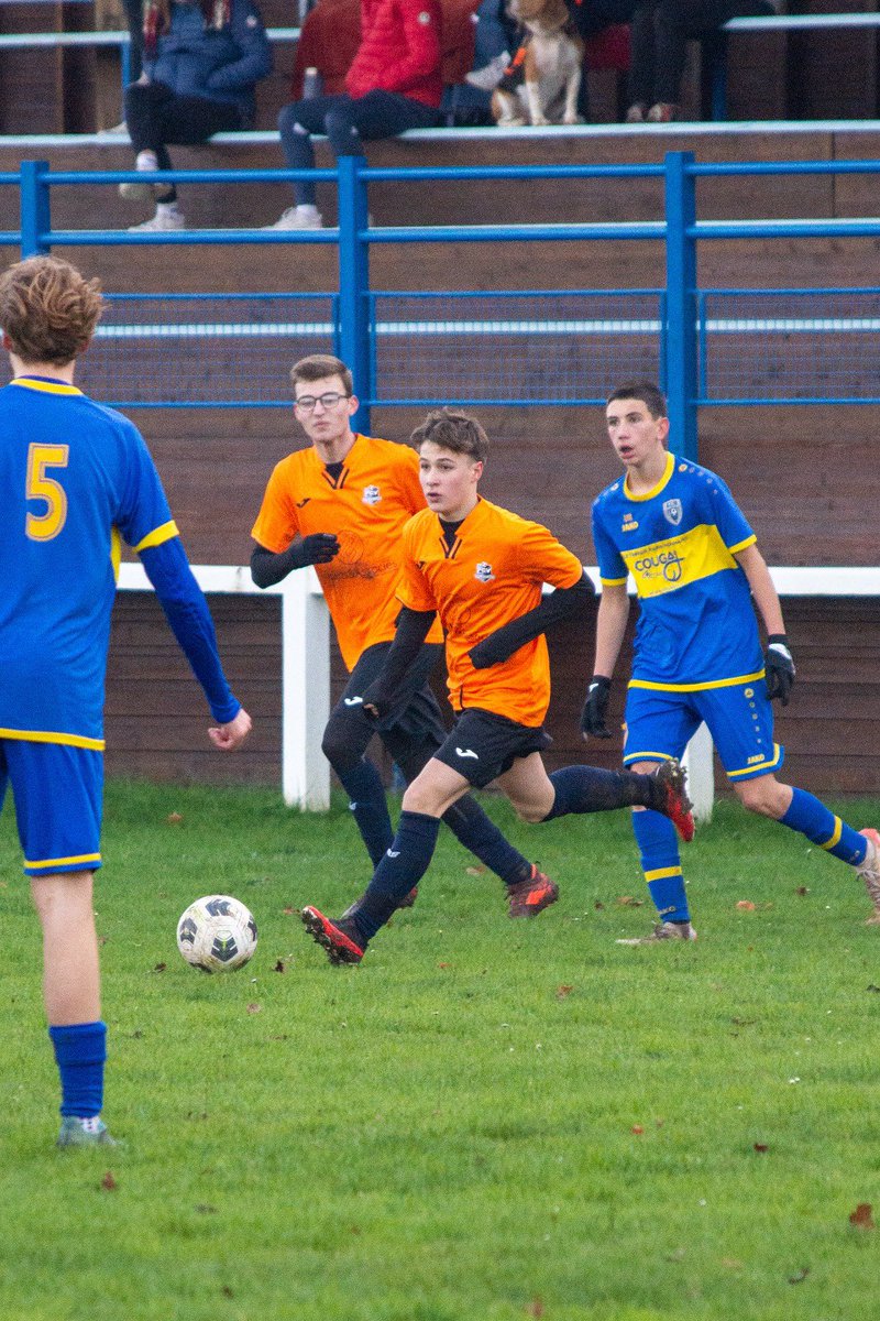 𝐑𝐞𝐭𝐨𝐮𝐫 𝐞𝐧 𝐢𝐦𝐚𝐠𝐞𝐬 

🔥 Quelques photos du match de cet après-midi entre nos U18 et leur rival de ce début de saison !

🤝🏻 Le match se conclue par un nul, 2-2, à l’issue d’un match acharné de la part de nos protégés !

⚡️Bravo à eux pour le combat !

🔵⚪️