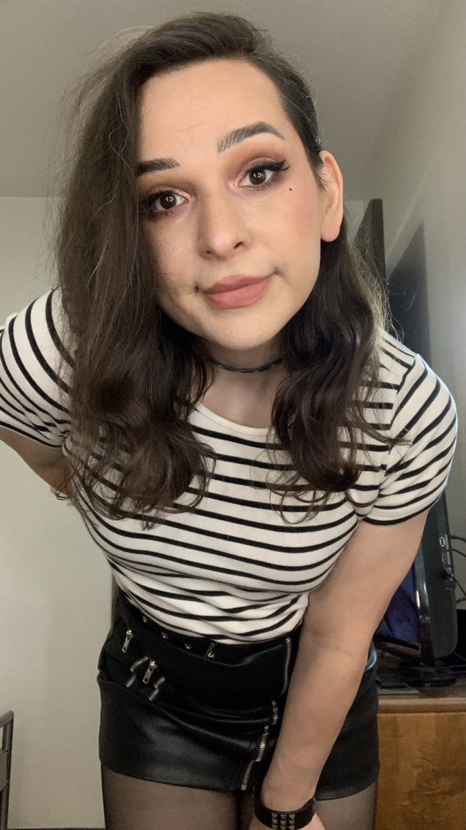 I drank some gender fluids once, now look at me! 🏳️‍⚧️💦💋✨🩷🐰
#cutegirl #transgirl #lgbtqia #sapphic
