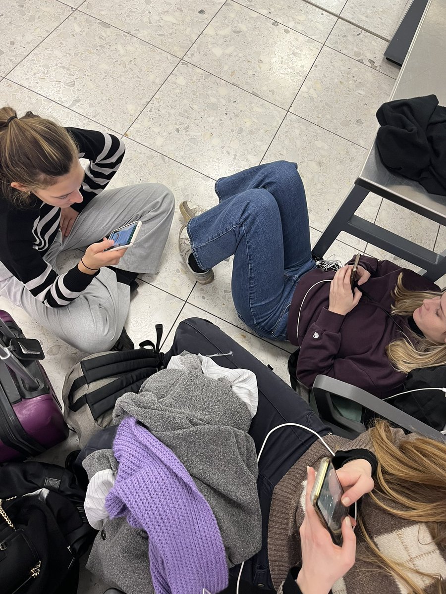 Jules_TUS's tweet photo. Might as well finish assignments while waiting for our flight ✈️ #Exams #Erasmus #WeAreTUS #Marketing #EventManagement @MajellaGolden https://t.co/y76LFYEgBl