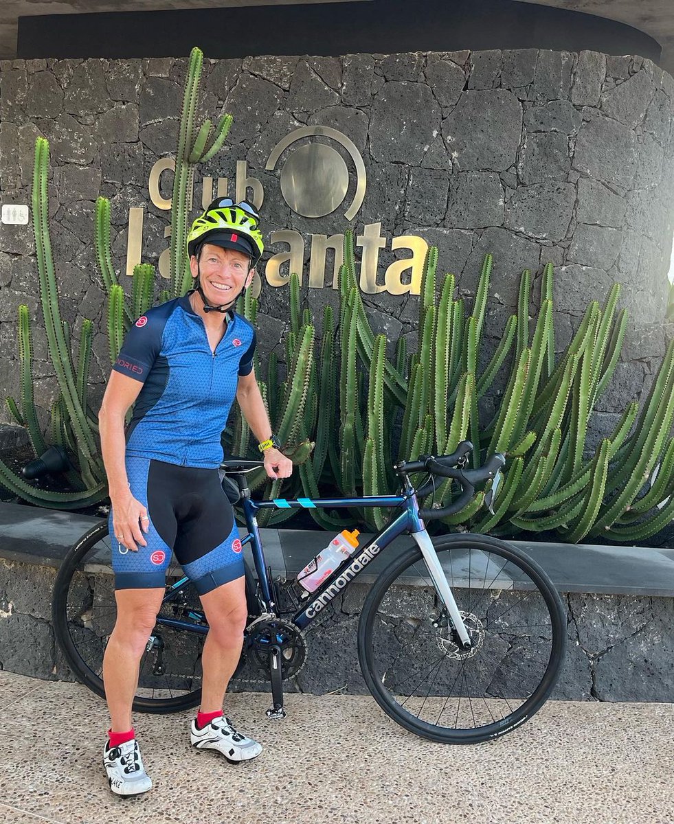 Have the sub zero temperatures over the past few days got anyone else dreaming of warm weather training somewhere sunny?

pluckybird_fitness_nutrition wears the Sundried Drop Cycle Kit. 

#cycling #cyclist #cycle #cyclekit #cold #winter #training