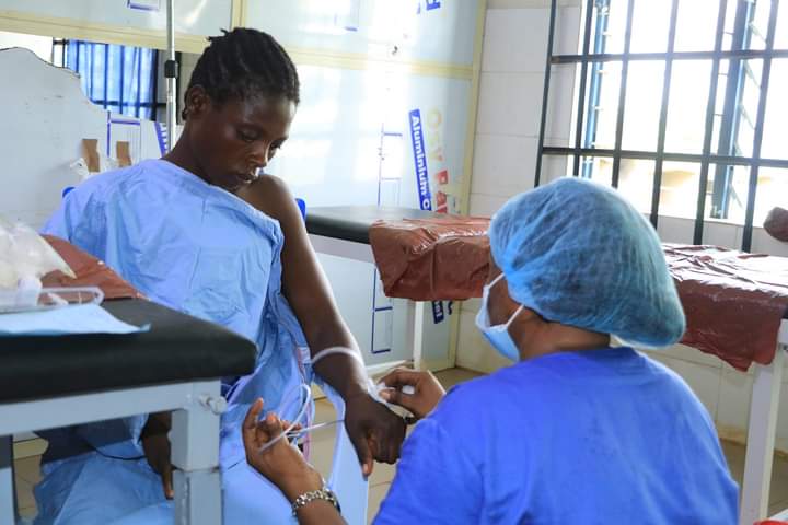OkoiEsther4's tweet photo. What Humanity does is give hope and comfort in hopelessness. That is what the Wife of the Cross River State Governor, Rev. Eyoanwan Bassey Otu is doing with the ongoing Free Medical Outreach at Ikom. @owogcrs
#freesurgeries
#freeconsultations
#freemedicine https://t.co/Rra1Suf2cZ