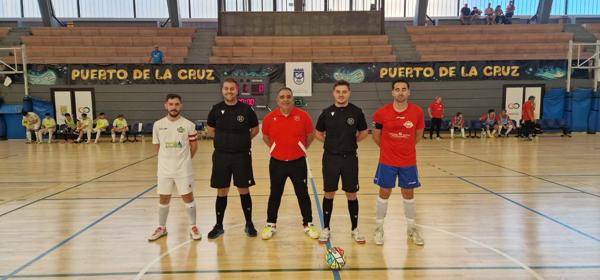 CoGAFS's tweet photo. 🏆 2ª División B
👥 Juan Luis Martín / Guillermo Pérez
👤 José Domingo Delgado
@CITAFTENERIFE
@rondapuertocruz 🆚 #cdadassa
#futsal #aretofutbola #futsalreferee #referee #arbitro #arbitra #ctafs #rfef #puertodelacruz #quenotelocuenten https://t.co/jGPKKK82oL