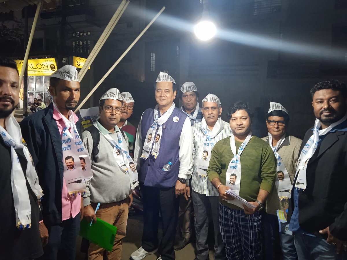 CYSS4Assam's tweet photo. Today, in ward 39 @AAP4Assam State Organising Secratary @handique_brojen and also delegation of @CyssAssam , President @DibyajyotiKuli and Organising Sc.  @BabulAliCYSS , were present while interacting and spreading awareness regarding @AamAadmiParty the common public. https://t.co/lXMeBu54fd