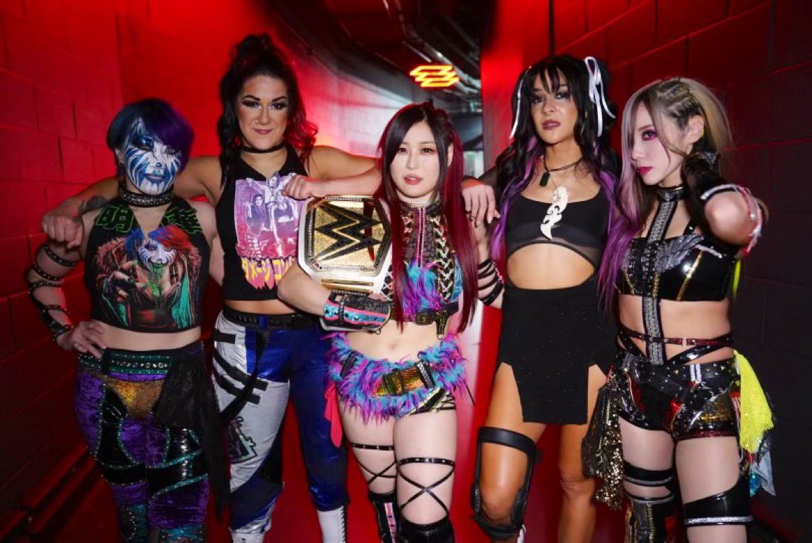 DaBexsterioway's tweet photo. So These are female icons who strike fear into the Competitor's eyes aye? We F'n love to see it and if you don't you better get used to it:
#SmackDown
#WomensWrestling
#DamageCntrl
#TheEST
#RatingsRebecca
#TeaGenerationx https://t.co/ww60rU2vmy