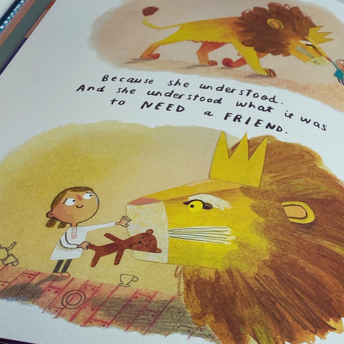 bookgiftblogger's tweet photo. From one our fave author/illustrators comes #KingLion by @EmmaYarlett A story of friendship and bravery. When King Lion tries to befriend people they just run away. He roars with sadness into the night. Until one day a little girl hears him and decides to do something very brave https://t.co/iBiGP1w0UH