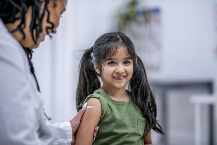 The latest AAP guidance for this flu season: Children ages 6 months and older should receive the flu vaccine as soon as possible to prevent serious illness from the flu. Young children are particularly vulnerable to the virus. Learn more during #NIVW: aap.org/en/patient-car…