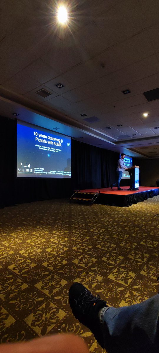 astroCIRAS's tweet image. Nuestro investigador @jamesmiley73 presentando un resumen de 10 años de observaciones @ALMAObs_esp del sistema exoplanetario joven Beta Pictoris! Conferencia #alma10years en Puerto Varas.

#MilenioYEMS #CentrosANID