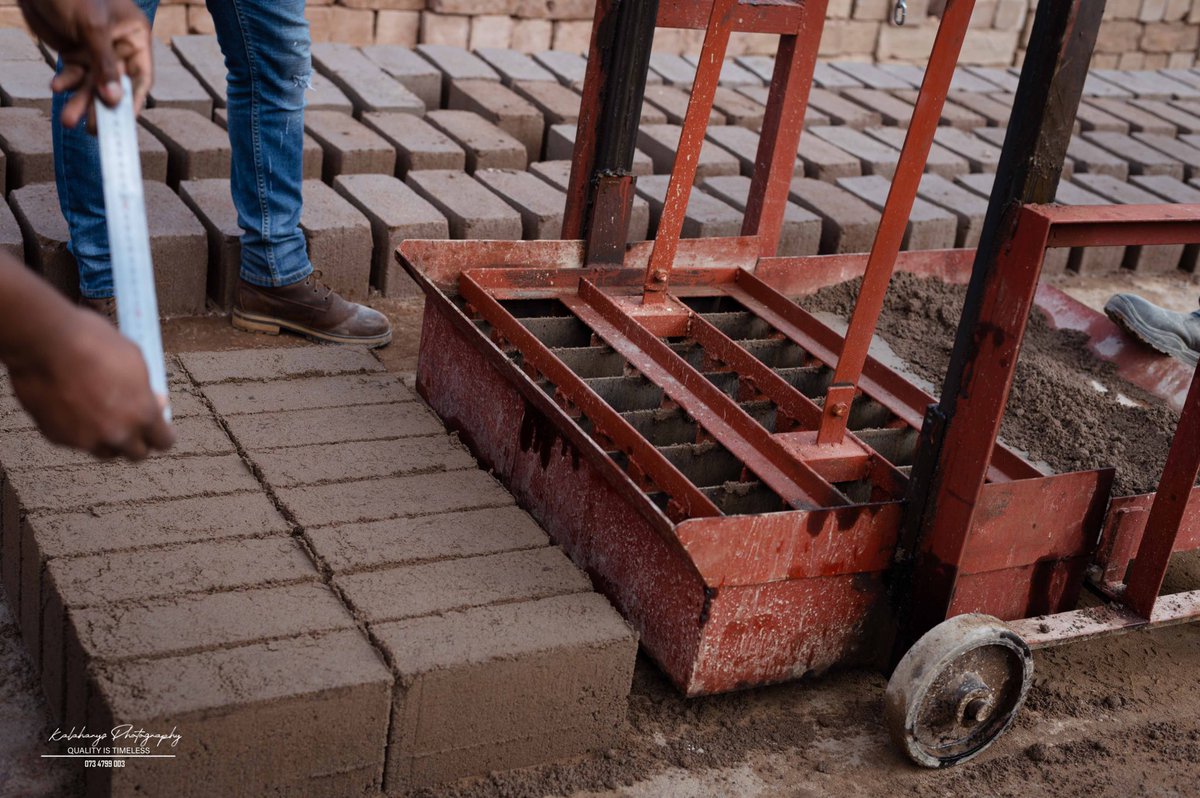 LoveenaPillay's tweet photo. @TECNOMobileSA I nominate @Ndi_Muvenda_ ,the young owner of @MNBricks company that produces good quality bricks...He also does promotional work and ads for other brands as well...this young man deserves to be known for his hustle ,hardwork and determination 👏👏👏👏 https://t.co/hsdelqWljp