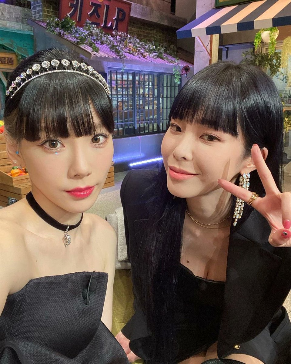 softlydiary's tweet photo. ⁦algunos esperan la primera nevada pero por estos lares solo estamos pendientes del #𝔉irst໑𝔅lōw⁩ 🪽☆ y con la damicela de la nación cancelamos cada evento en la agenda con tal de bendecir nuestros sentidos en el #𝕘m𝕚𝕤𝕥·𝟺th𝐶b⁩ ︵๋ favor de no interrumpir la velada. https://t.co/sCMNGF0YCd