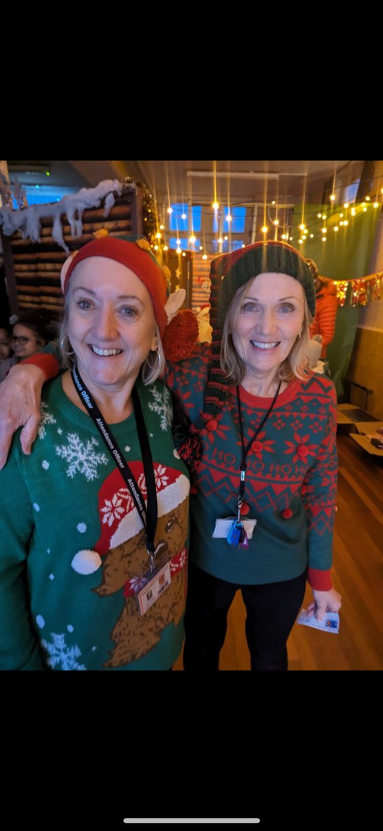 charltonmanor's tweet photo. Charlton Manor are getting into the Christmas spirit now 🎄🦌🎄💫🎅 https://t.co/RC4nZ0PYS6
