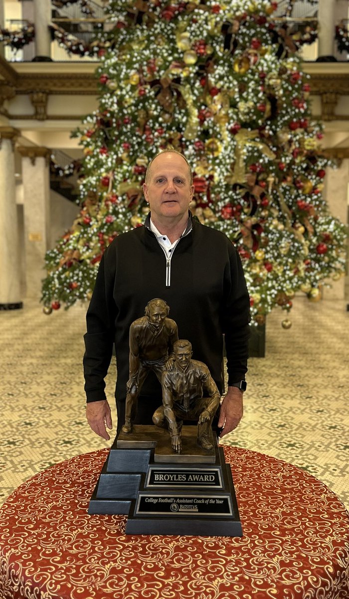 The Broyles Award (@broylesaward) on Twitter photo Coach Phil Parker of <a href="/HawkeyeFootball/">Hawkeye Football</a> has arrived in Little Rock for the 2023 Broyles Award! Coach Phil Parker of <a href="/HawkeyeFootball/">Hawkeye Football</a> has arrived in Little Rock for the 2023 Broyles Award!
