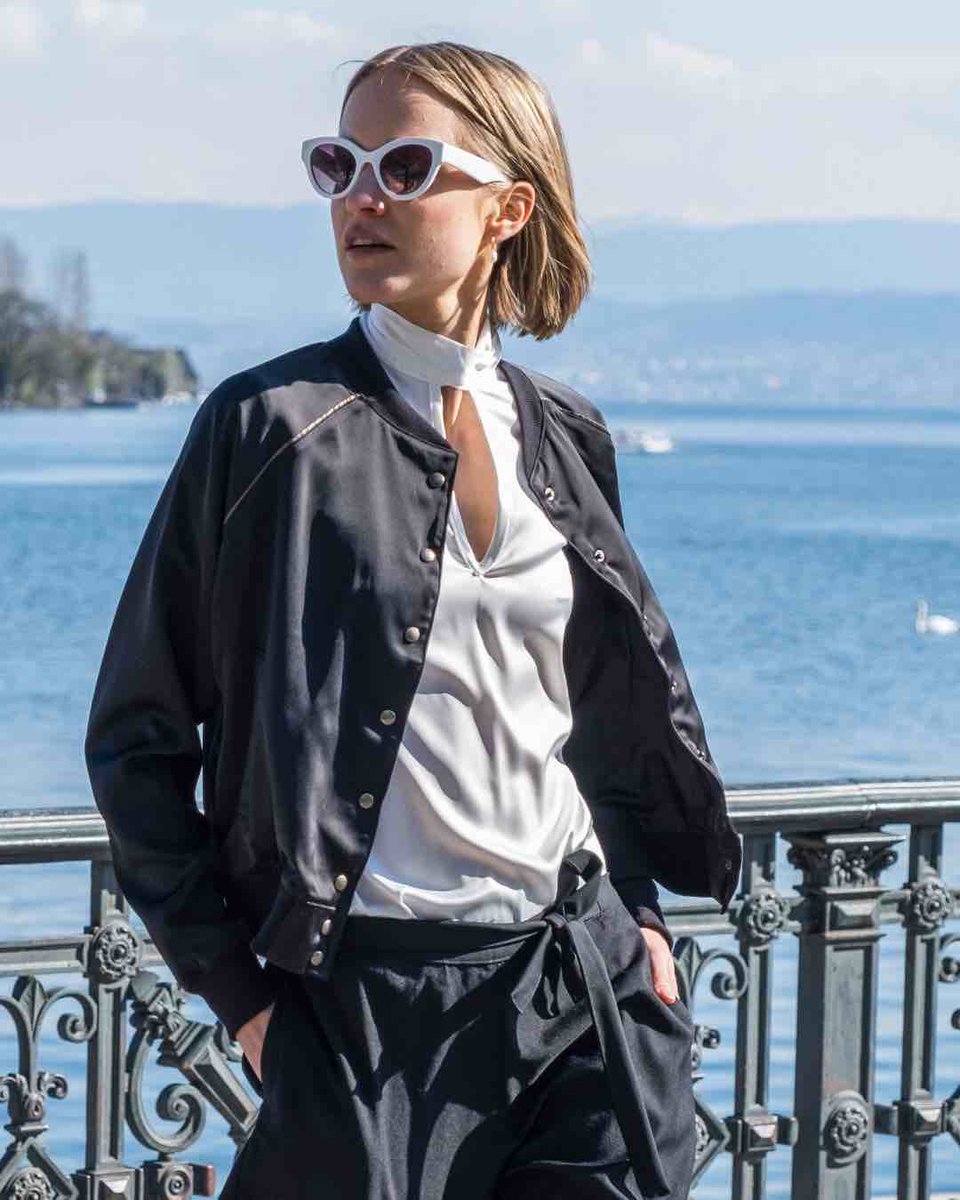 NewInZurich's tweet photo. Last chance to enter the #contest to win this stunning #APPOLINE #sustainable #fashion bomber jacket. Door 2 of the Advent Calendar contest closes today 4th December at midnight. Enter here… https://t.co/NIpnHOr6Xg https://t.co/6U0LZLXXKp