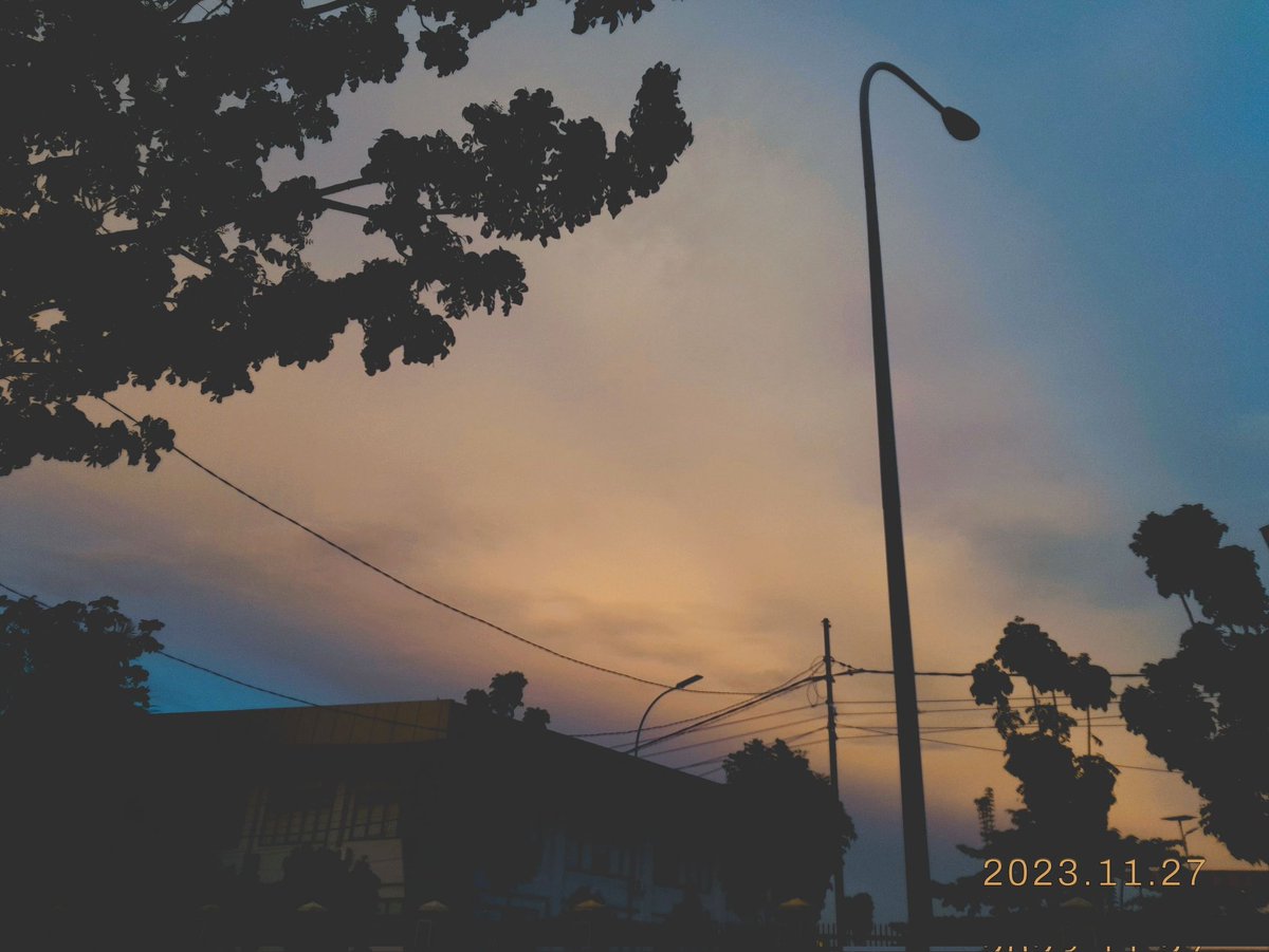 Humanidup2's tweet photo. @tanyarlfes Inii semua pake 1 filter yang samaa https://t.co/x8o4uIdGBE