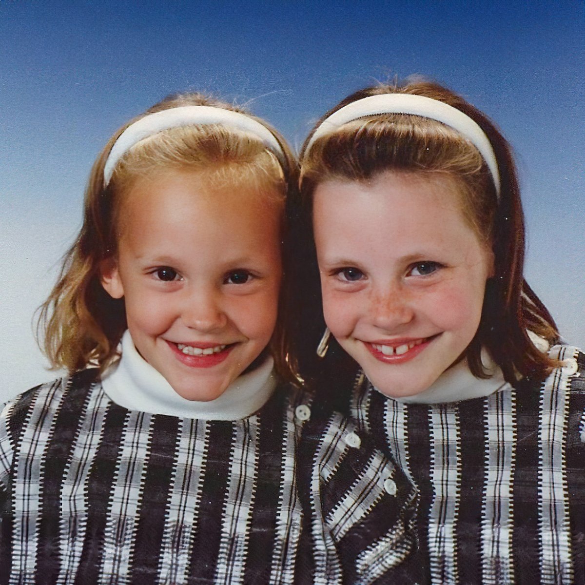FloorJansen_'s tweet photo. Can you tell who is who? 😂 This Friday you can check it for yourself because my sister, Irene, will join me on stage! ❤️ It's going to be a special night, to share that with family and my fans. See you on Friday! 🤗 https://t.co/ms51hWUKcw