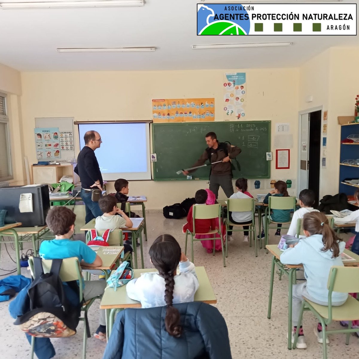 aaffaragon's tweet photo. L@s niñ@s de #Jarque han podido disfrutar aprendiendo estos días con l@s #AgentesProtecciónNaturaleza y @demontesot, gracias a la campaña de sensibilización y concienciación "¡Ayúdanos, el Fuego no Perdona! del @gobaragon. https://t.co/CbQQ6KlFIA
