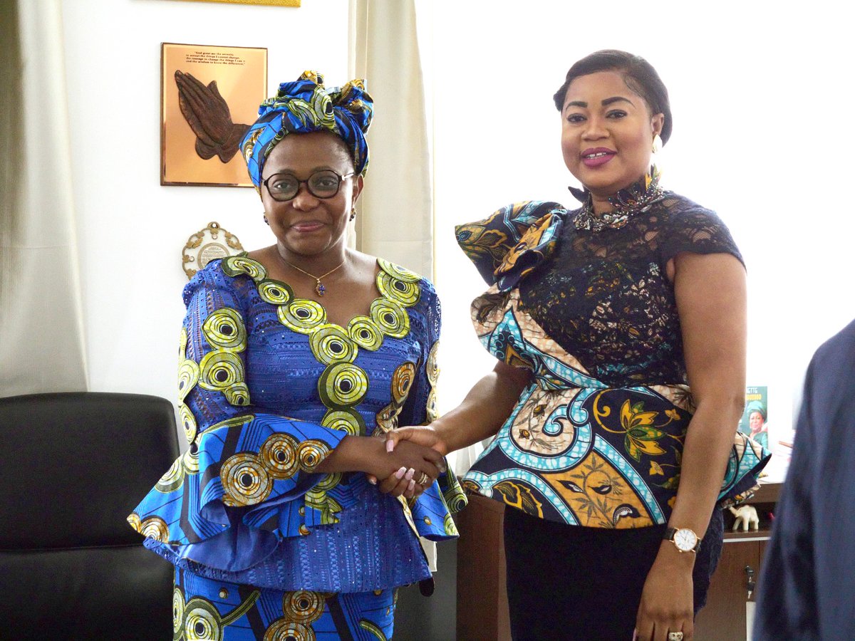 Dans le cadre d'une visite d'affaires en République du Congo, nous avions eu l'opportunité d'avoir une séance de travail avec la Ministre des PME-PMI madame Jacqueline Lydia MIKOLO et Mr Guy Gervais Bouanga le Secrétaire permanent du secteur public et privé afin de s'informer.