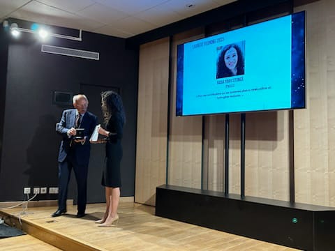 Ce lundi 4 décembre à Paris a lieu la remise de médaille Blondel décernée par la @asso_see. 👏Félicitations à Nadia Steiner qui reçoit la #médaille Blondel 2023. Une #récompense d’exception qui honore @fc_univ et couronne un ensemble de travaux remarquables. @FemtoSt @ufr_STGI