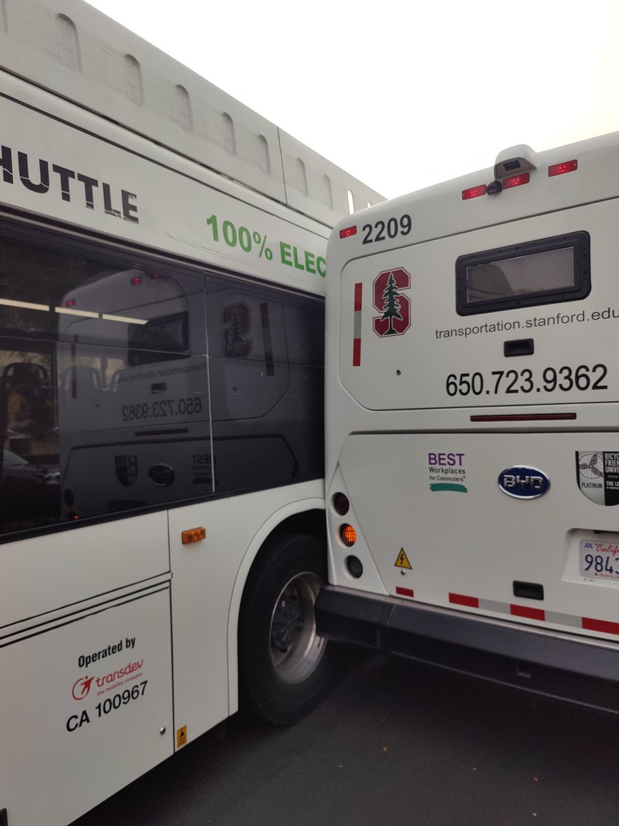 KennyJia2's tweet photo. New EeV bus collider experiment going on this morning on Stanford campus XD https://t.co/i6ZzC2yogo