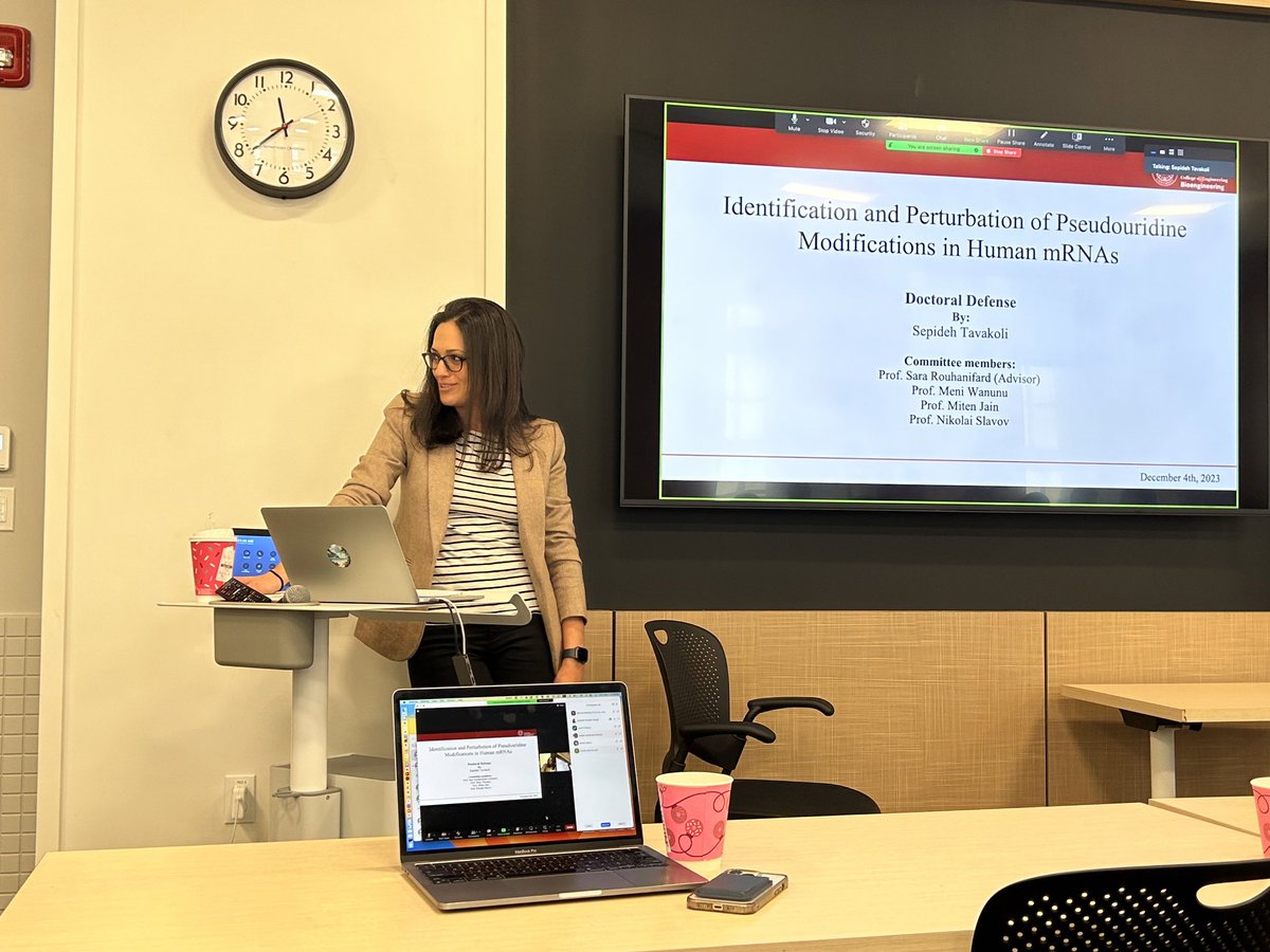 We got a DOCTOR IN THE LAB !!! 🧬🔬
congrats <a href="/SepidehTavakol2/">Sepideh Tavakoli</a> on earning those 3 letters 
&amp;&amp; 
congrats <a href="/SRouhanifard/">Sara Rouhanifard</a> on your first PhD graduate!!
